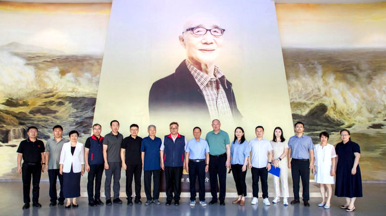 <strong>中国民办教育协会智慧教育专业委员会理事长</strong>